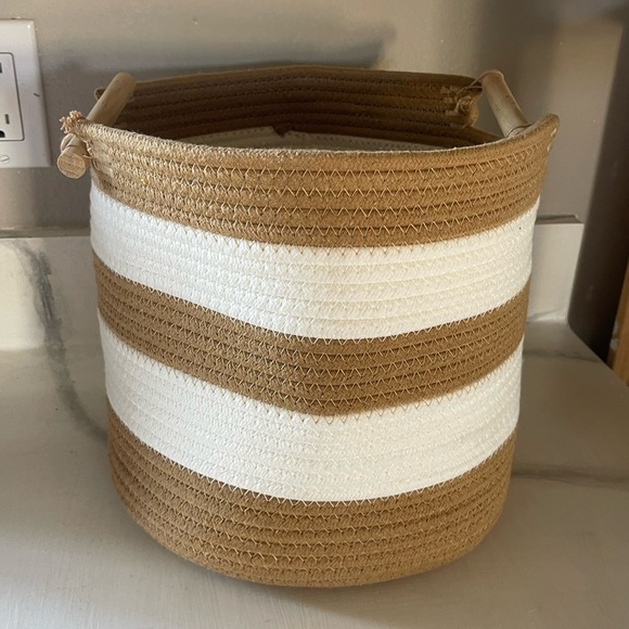 New Nordic Woven Tan Brown White Planter Basket 9.5” Tall X 13” Diameter - Picture 1 of 5